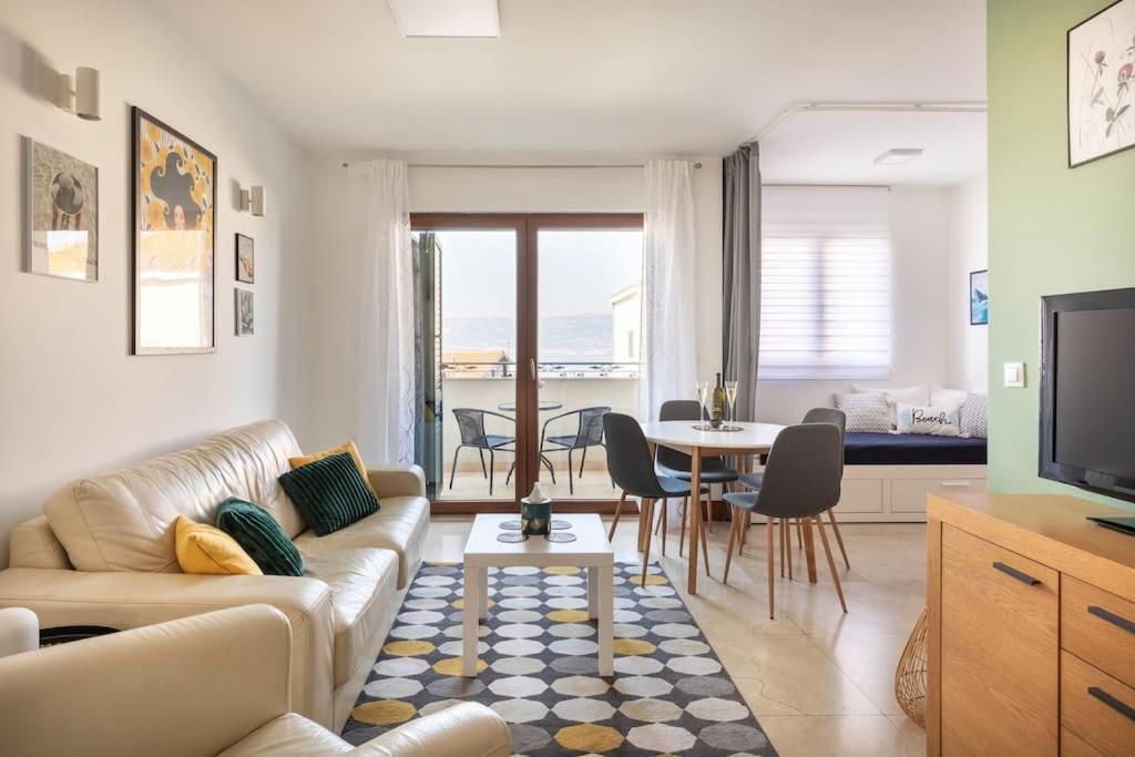 Seaesta Apartment Pool And Beach Slatine Exterior photo