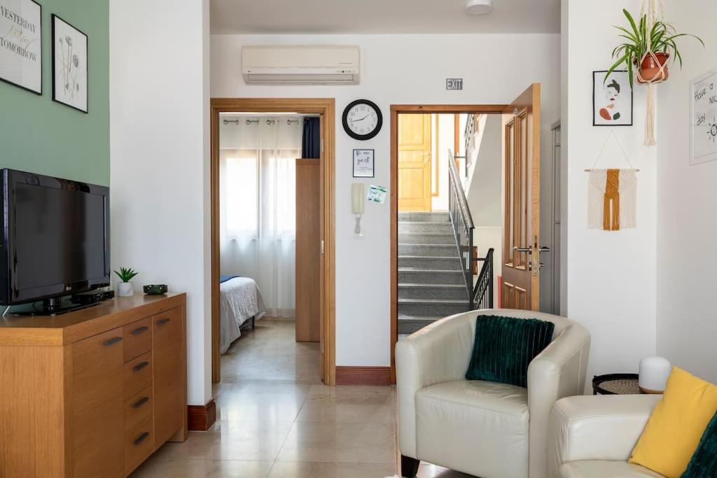 Seaesta Apartment Pool And Beach Slatine Exterior photo